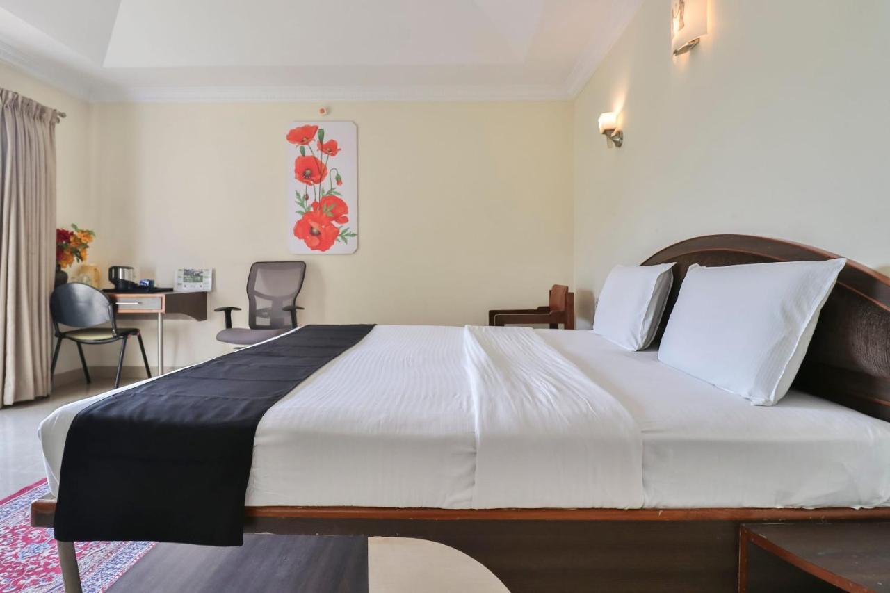 Palette - Holiday Palms Hotell Bangalore Eksteriør bilde
