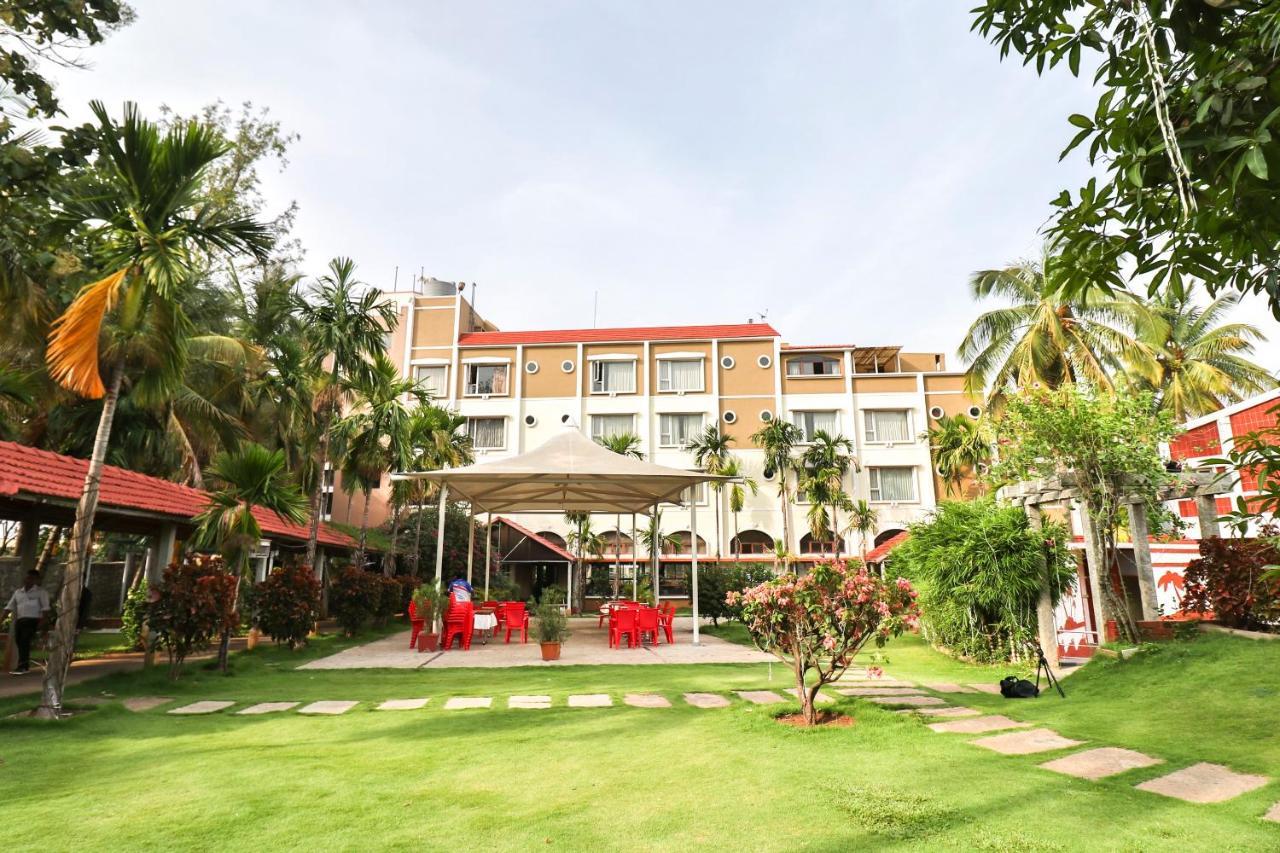 Palette - Holiday Palms Hotell Bangalore Eksteriør bilde